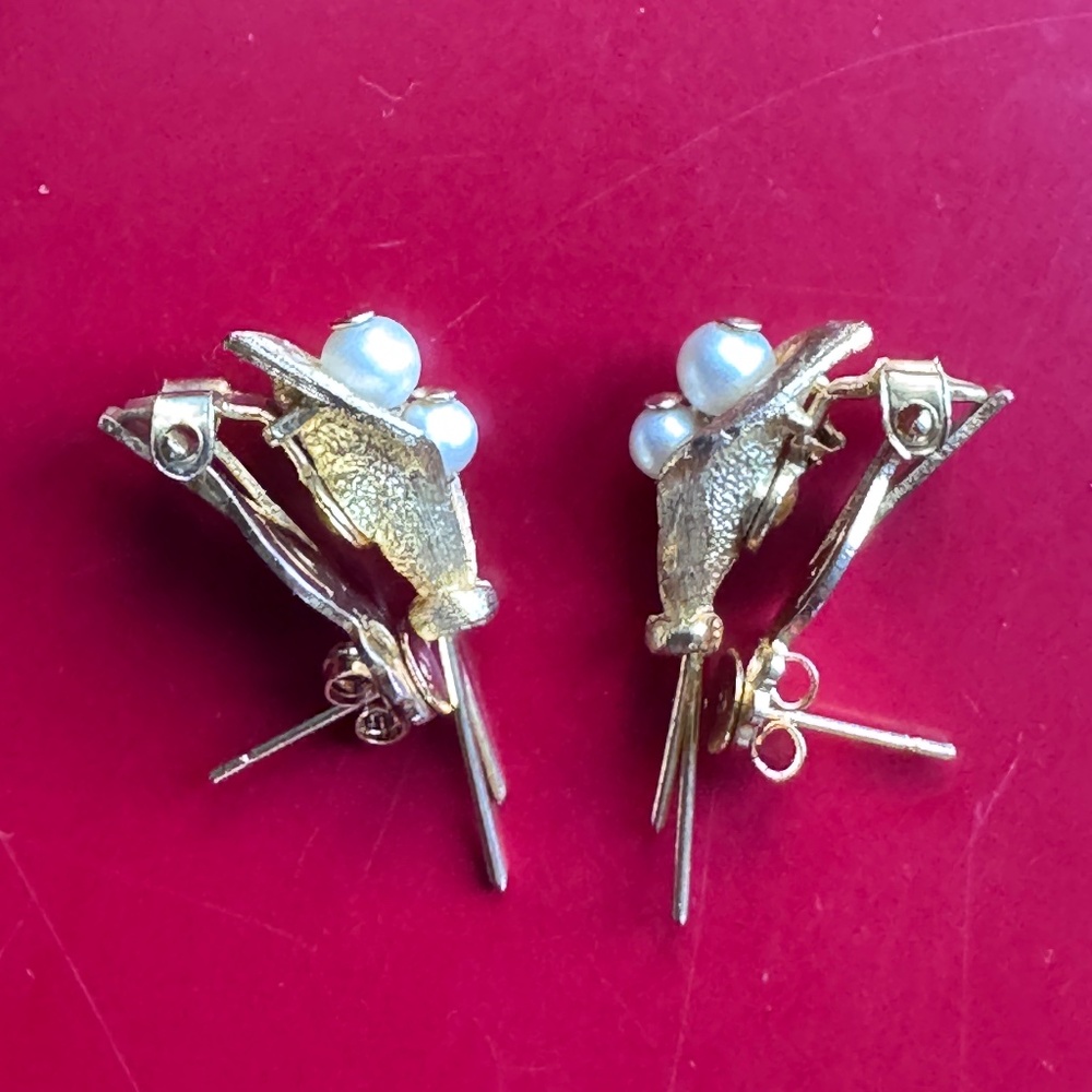 Stunning Vintage Lily of The Valley Clip on Earrings Gold & White